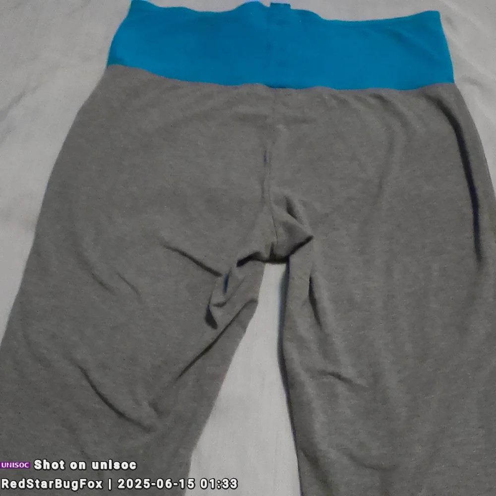 Wide Leg Size Small Petite Aero Stylish Gray Leggings with Blue Waistband - Picture 3 of 8